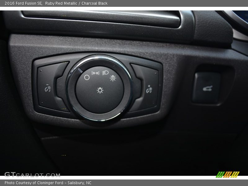 Ruby Red Metallic / Charcoal Black 2016 Ford Fusion SE