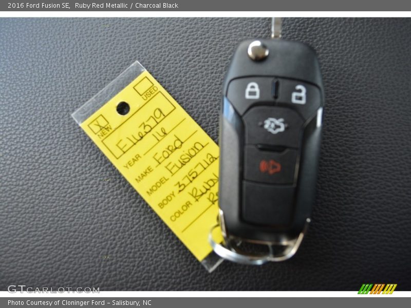 Ruby Red Metallic / Charcoal Black 2016 Ford Fusion SE