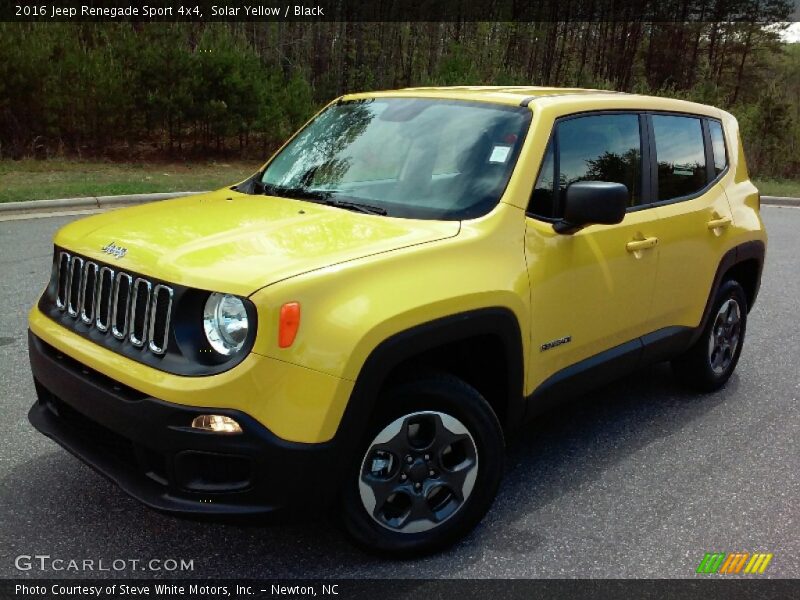 Front 3/4 View of 2016 Renegade Sport 4x4