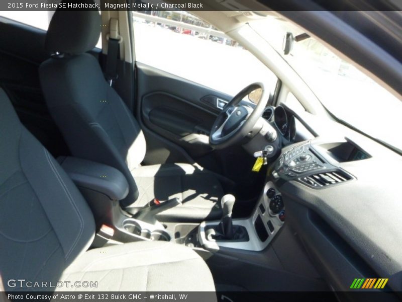 Magnetic Metallic / Charcoal Black 2015 Ford Fiesta SE Hatchback