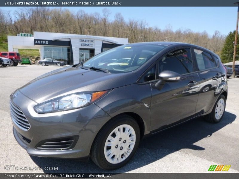 Magnetic Metallic / Charcoal Black 2015 Ford Fiesta SE Hatchback