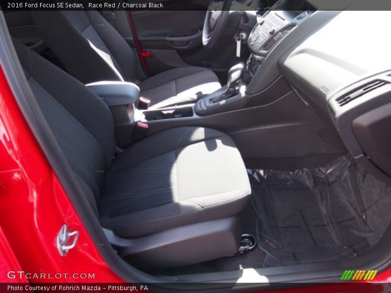Race Red / Charcoal Black 2016 Ford Focus SE Sedan