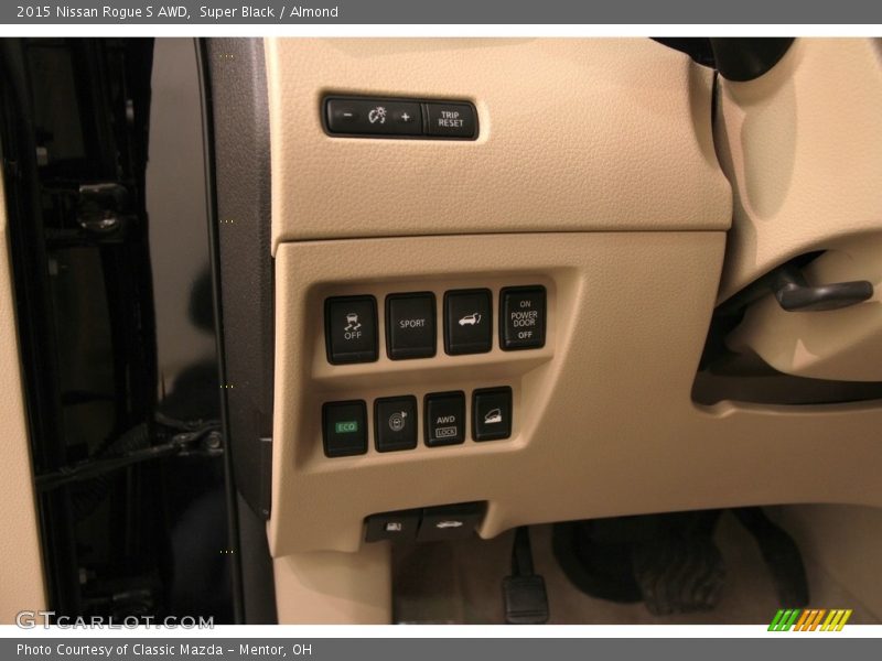 Super Black / Almond 2015 Nissan Rogue S AWD