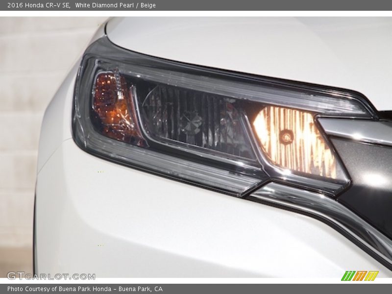 White Diamond Pearl / Beige 2016 Honda CR-V SE