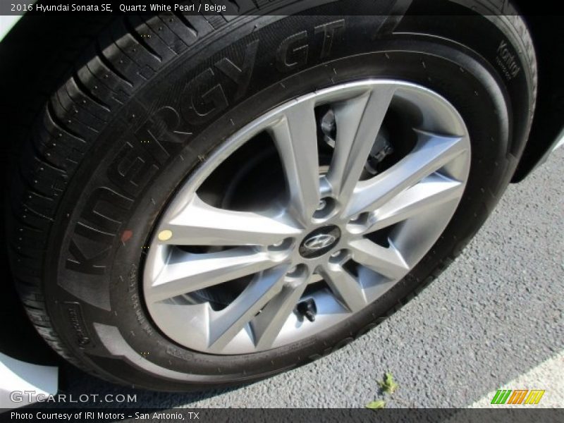 Quartz White Pearl / Beige 2016 Hyundai Sonata SE