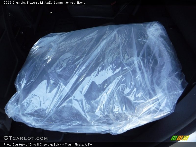 Summit White / Ebony 2016 Chevrolet Traverse LT AWD