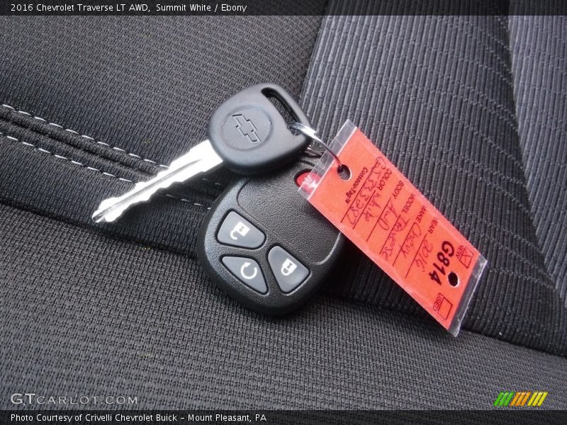Summit White / Ebony 2016 Chevrolet Traverse LT AWD