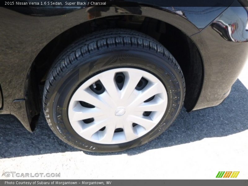 Super Black / Charcoal 2015 Nissan Versa 1.6 S Sedan