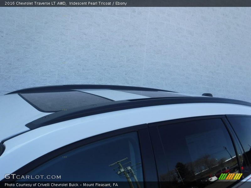 Iridescent Pearl Tricoat / Ebony 2016 Chevrolet Traverse LT AWD