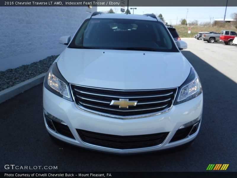 Iridescent Pearl Tricoat / Ebony 2016 Chevrolet Traverse LT AWD