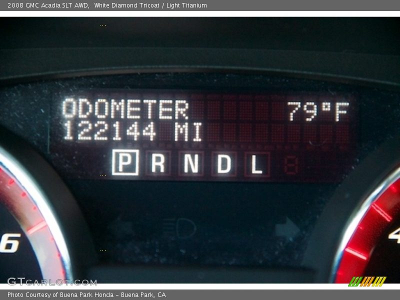 White Diamond Tricoat / Light Titanium 2008 GMC Acadia SLT AWD