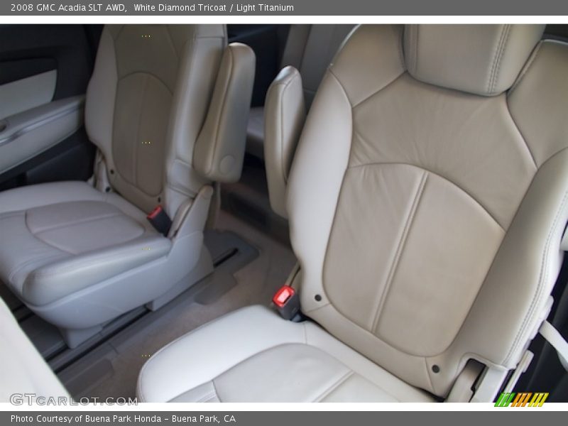 White Diamond Tricoat / Light Titanium 2008 GMC Acadia SLT AWD