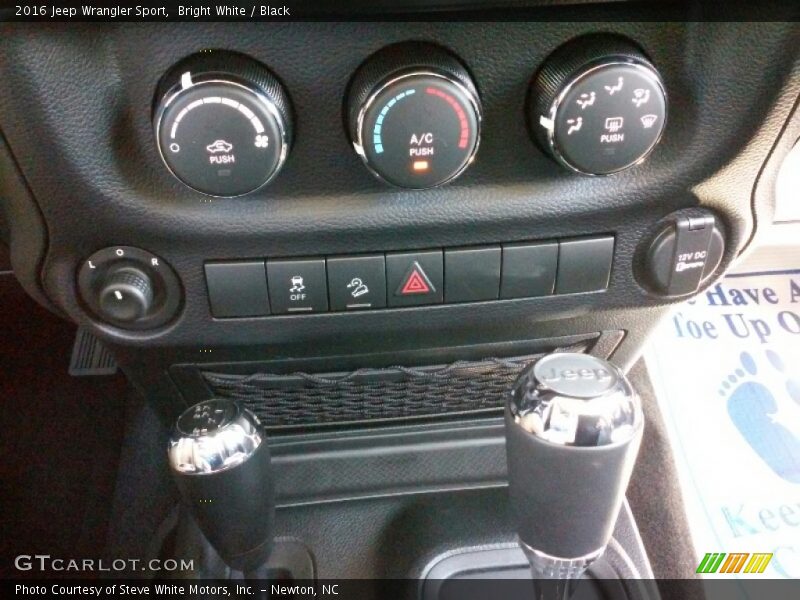 Bright White / Black 2016 Jeep Wrangler Sport