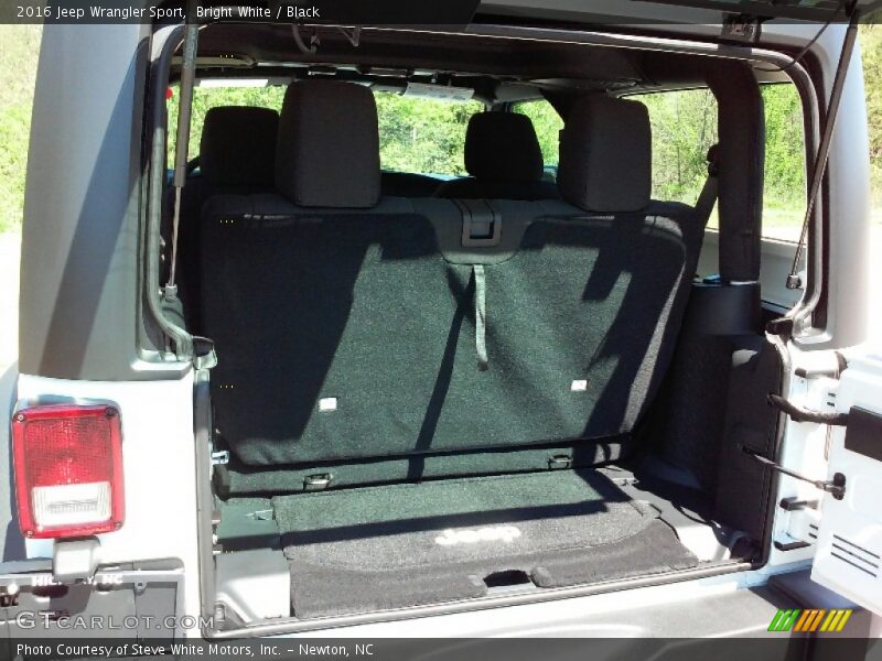Bright White / Black 2016 Jeep Wrangler Sport