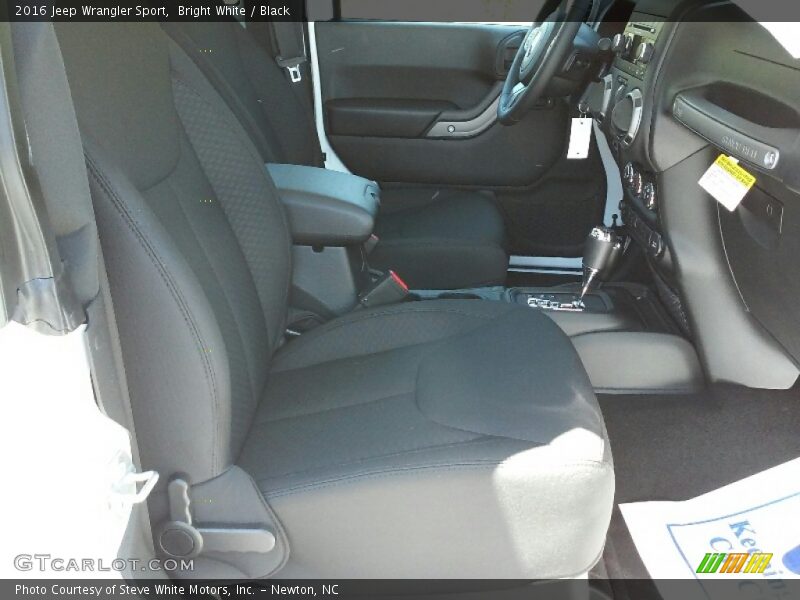 Bright White / Black 2016 Jeep Wrangler Sport