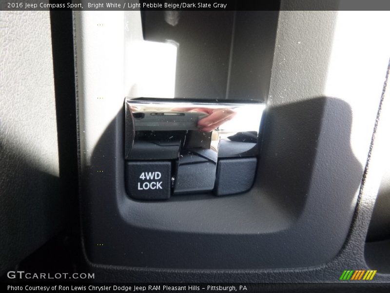 Bright White / Light Pebble Beige/Dark Slate Gray 2016 Jeep Compass Sport