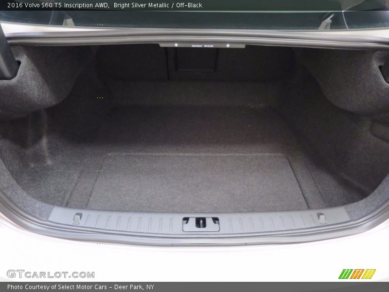 Bright Silver Metallic / Off-Black 2016 Volvo S60 T5 Inscription AWD