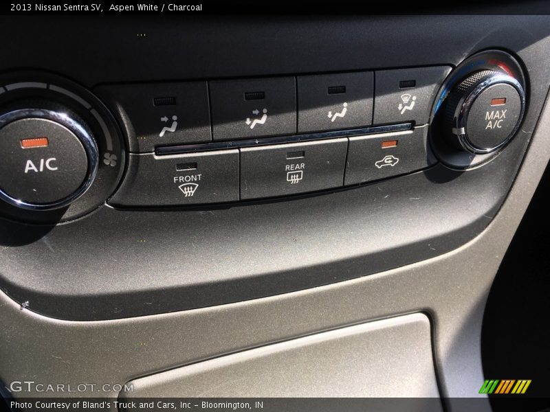 Aspen White / Charcoal 2013 Nissan Sentra SV