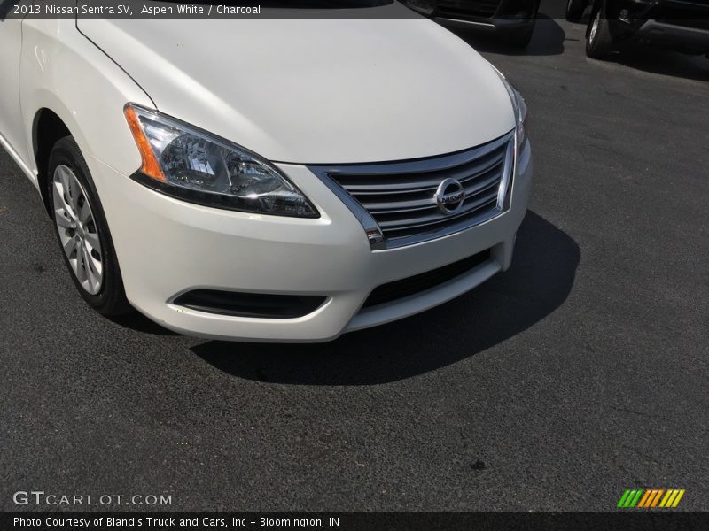 Aspen White / Charcoal 2013 Nissan Sentra SV