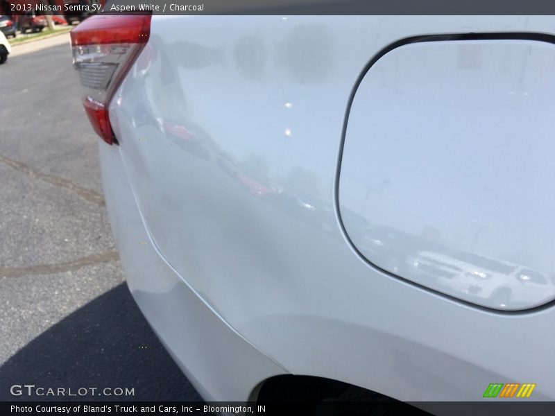 Aspen White / Charcoal 2013 Nissan Sentra SV