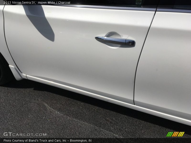 Aspen White / Charcoal 2013 Nissan Sentra SV