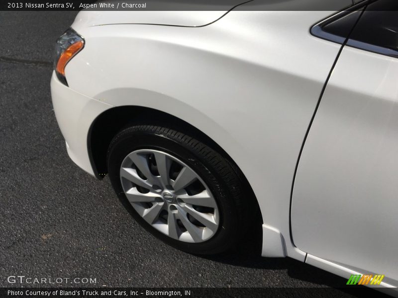 Aspen White / Charcoal 2013 Nissan Sentra SV