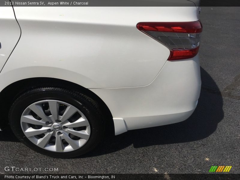Aspen White / Charcoal 2013 Nissan Sentra SV