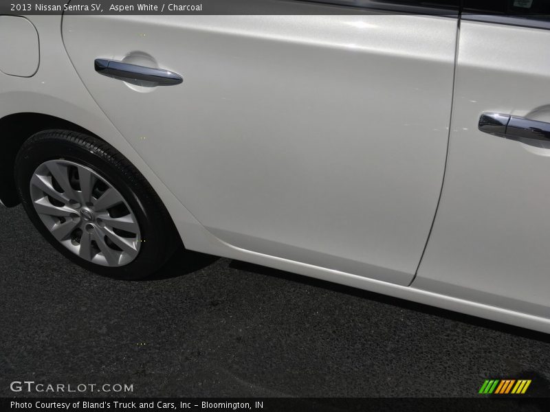 Aspen White / Charcoal 2013 Nissan Sentra SV