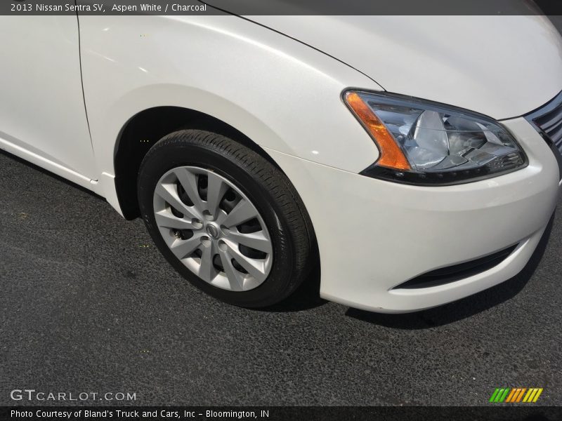 Aspen White / Charcoal 2013 Nissan Sentra SV