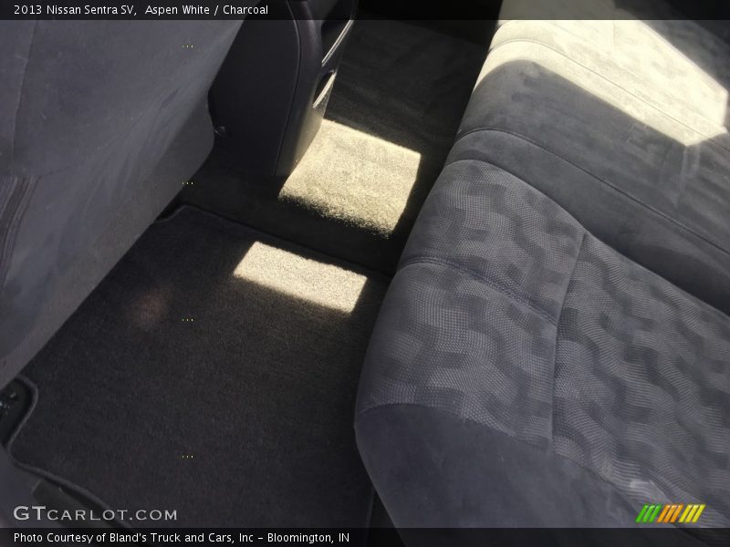 Aspen White / Charcoal 2013 Nissan Sentra SV