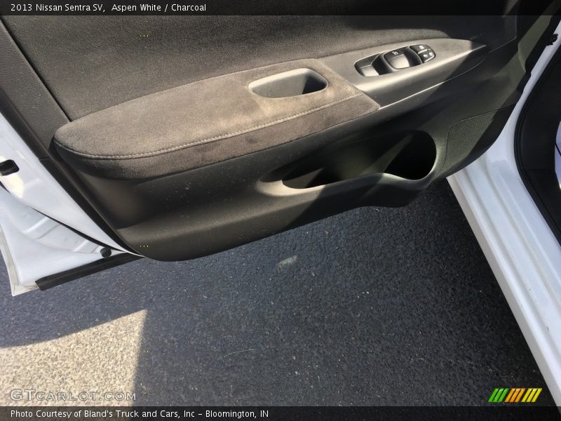 Aspen White / Charcoal 2013 Nissan Sentra SV