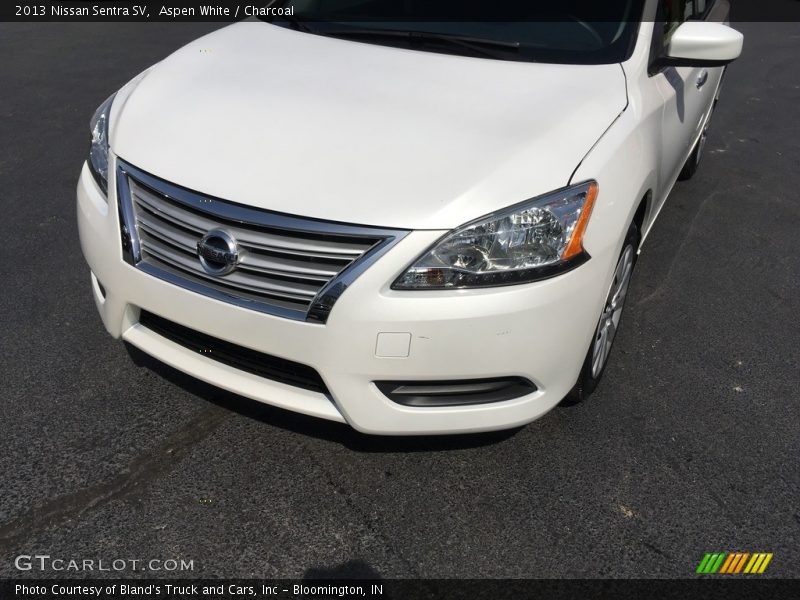 Aspen White / Charcoal 2013 Nissan Sentra SV
