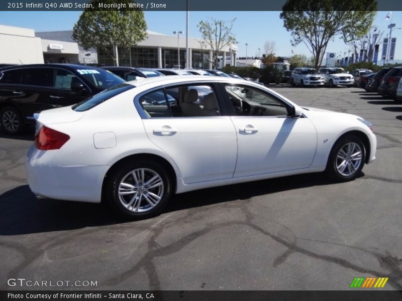  2015 Q40 AWD Sedan Moonlight White