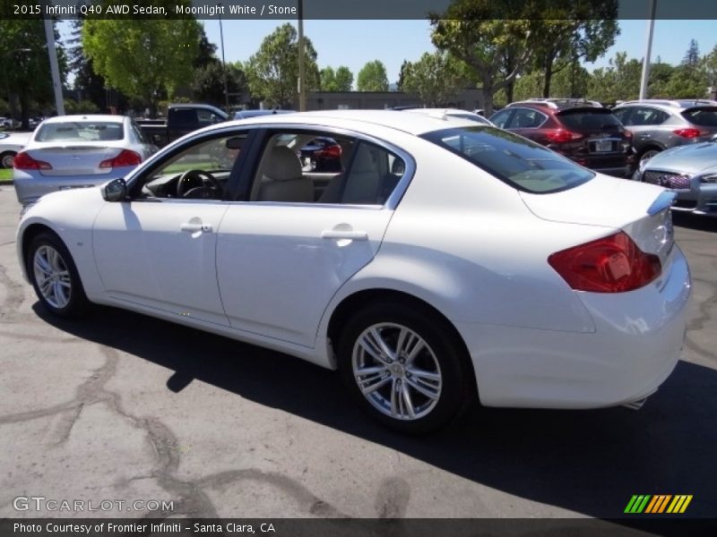  2015 Q40 AWD Sedan Moonlight White