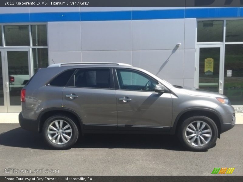 Titanium Silver / Gray 2011 Kia Sorento LX V6