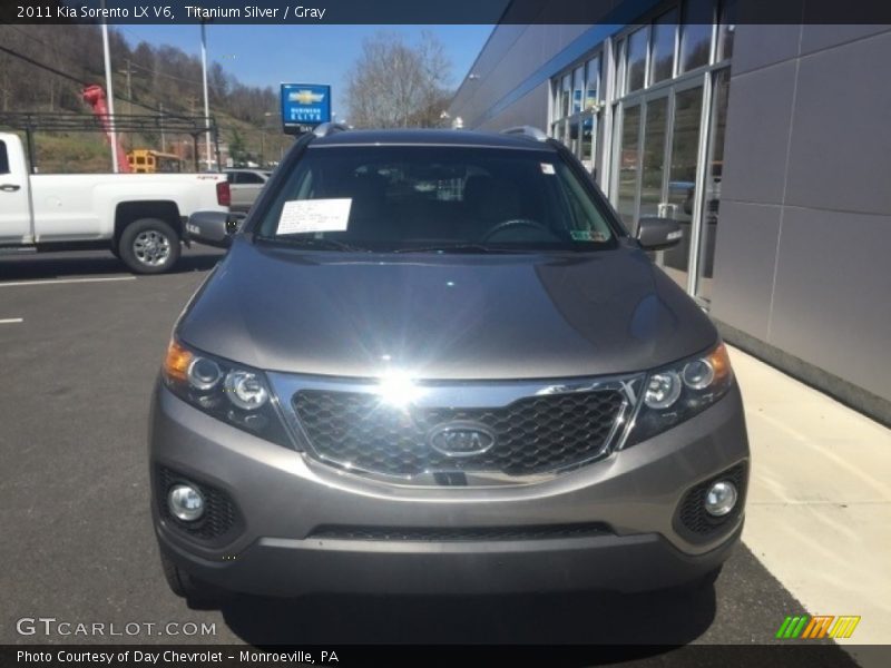 Titanium Silver / Gray 2011 Kia Sorento LX V6