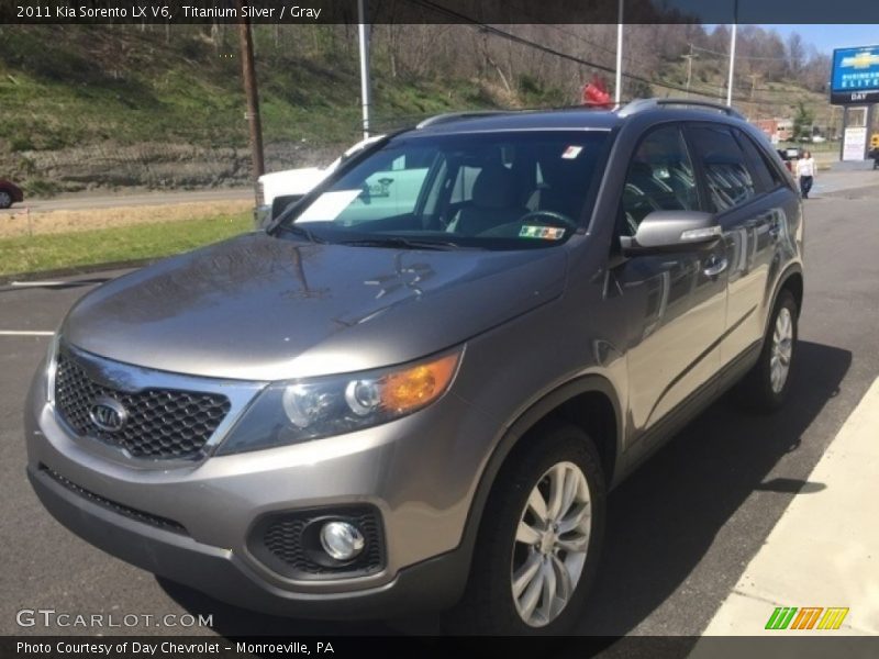Titanium Silver / Gray 2011 Kia Sorento LX V6