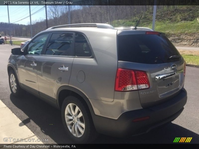 Titanium Silver / Gray 2011 Kia Sorento LX V6