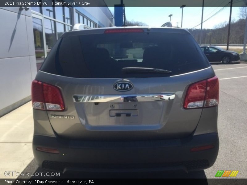 Titanium Silver / Gray 2011 Kia Sorento LX V6