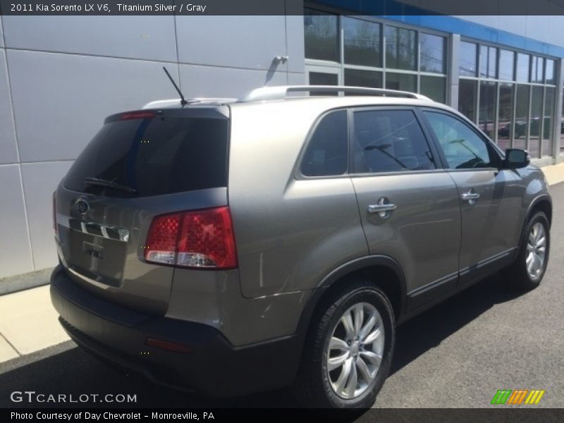 Titanium Silver / Gray 2011 Kia Sorento LX V6