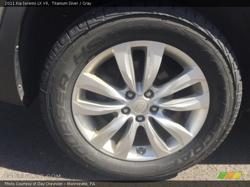 Titanium Silver / Gray 2011 Kia Sorento LX V6