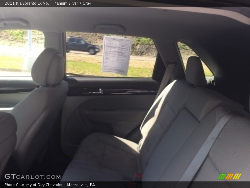 Titanium Silver / Gray 2011 Kia Sorento LX V6