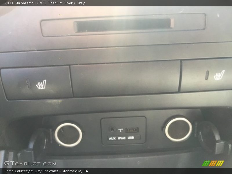Titanium Silver / Gray 2011 Kia Sorento LX V6