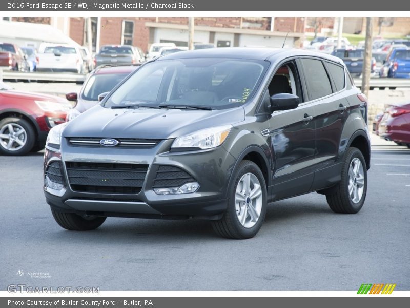 Magnetic Metallic / Charcoal Black 2016 Ford Escape SE 4WD