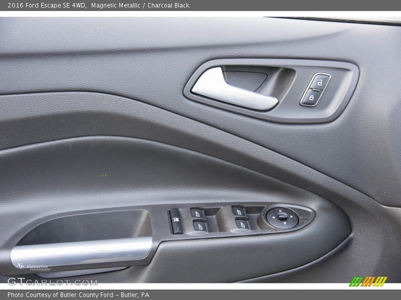 Magnetic Metallic / Charcoal Black 2016 Ford Escape SE 4WD