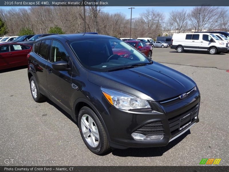 Magnetic Metallic / Charcoal Black 2016 Ford Escape SE 4WD