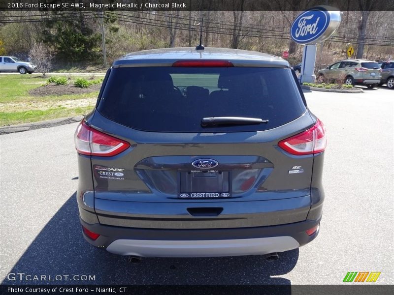 Magnetic Metallic / Charcoal Black 2016 Ford Escape SE 4WD