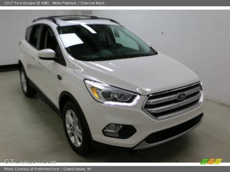 White Platinum / Charcoal Black 2017 Ford Escape SE 4WD