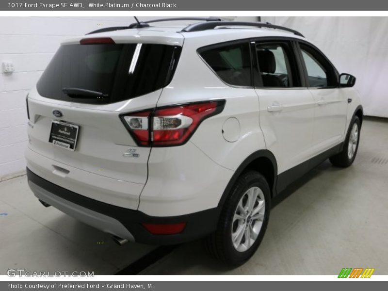 White Platinum / Charcoal Black 2017 Ford Escape SE 4WD