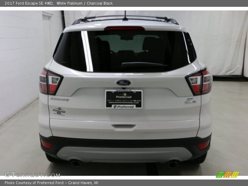 White Platinum / Charcoal Black 2017 Ford Escape SE 4WD